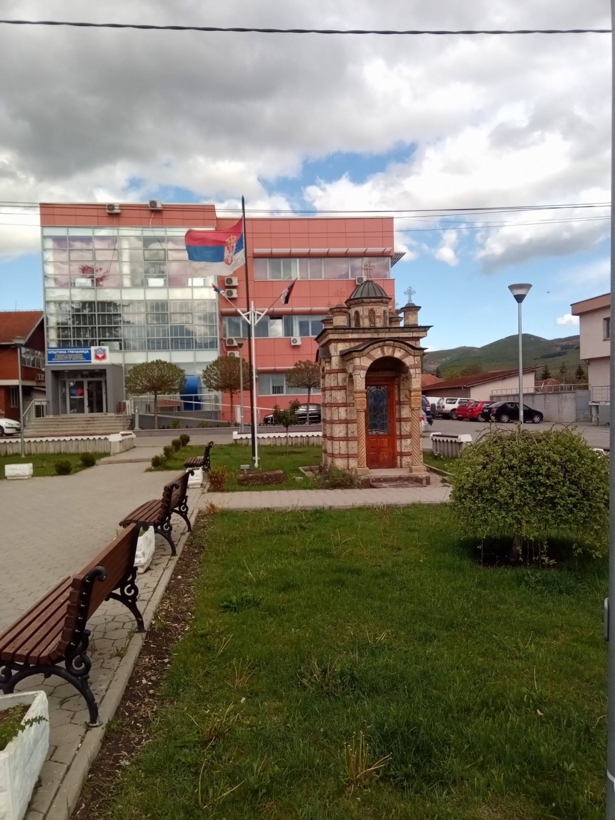 Na náměstí v Gračanici.