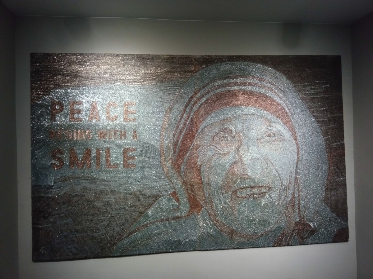 Největší obraz vytvořený z kancelářských svorek, zapsaný i v Guinnessově knize rekordů.