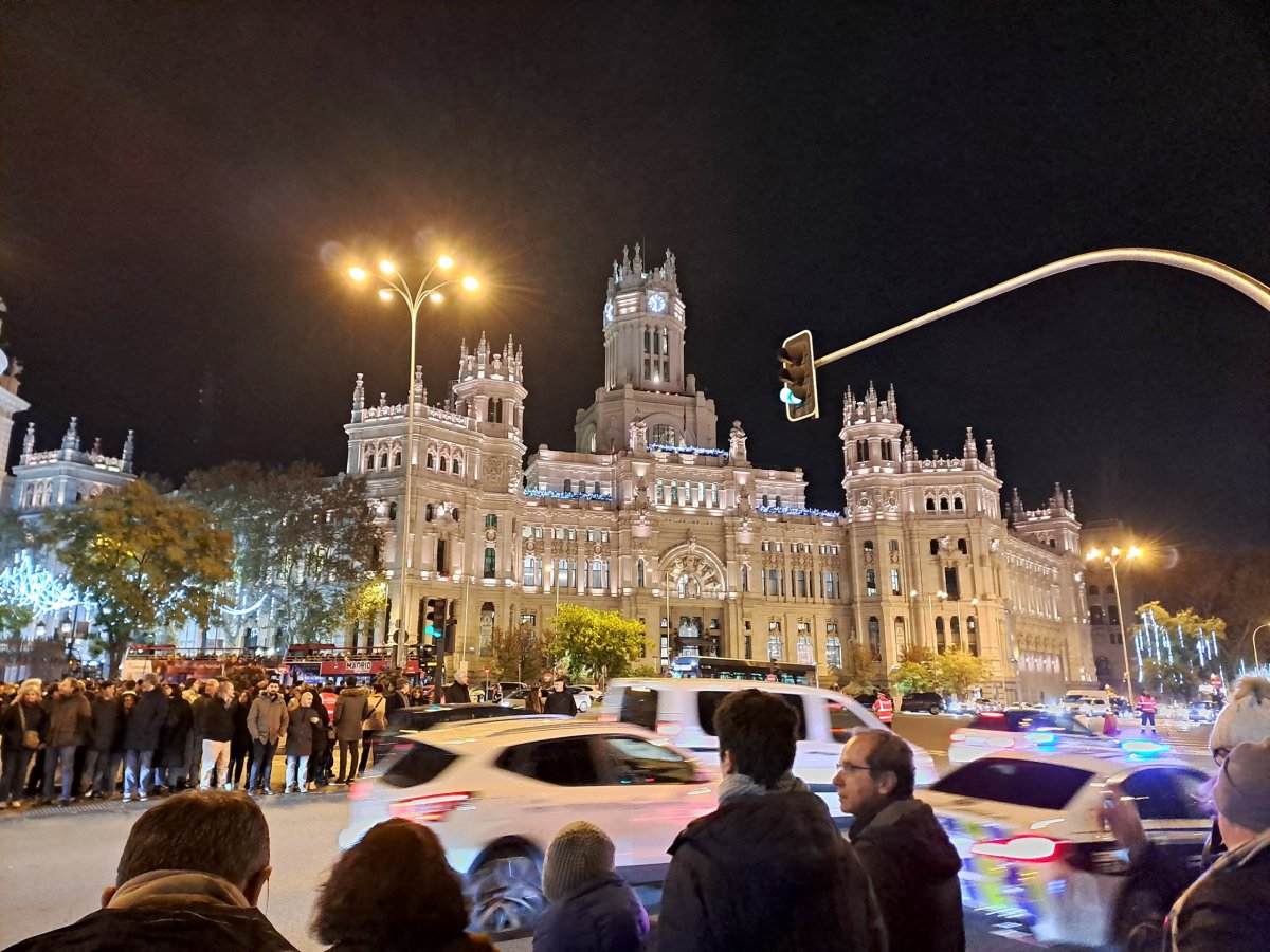 Budova pošty připomíná Hlubokou