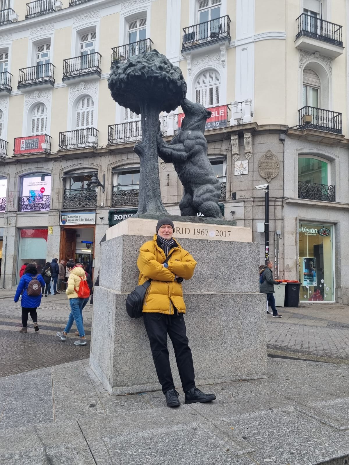 Medvěd na náměstí Sol